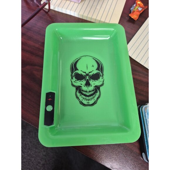 Smokezilla Lit Tray Light-Up Rechargeable Rolling Tray With Green & Black Skull - Picture 5 of 6